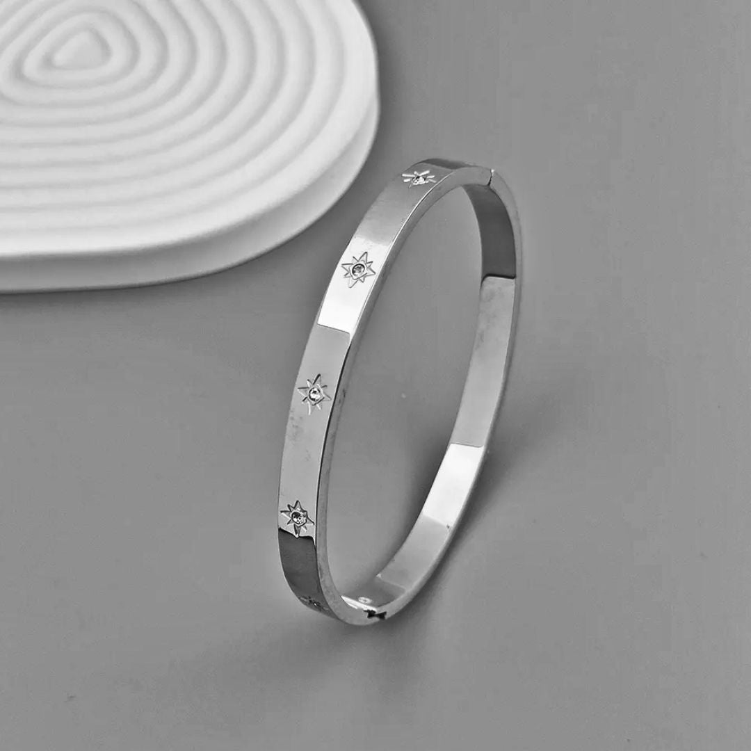 The Supernova Bracelet in Silver