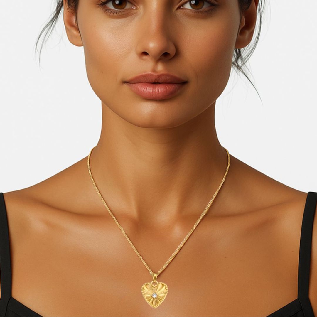 Romy Dainty Heart Necklace in Gold