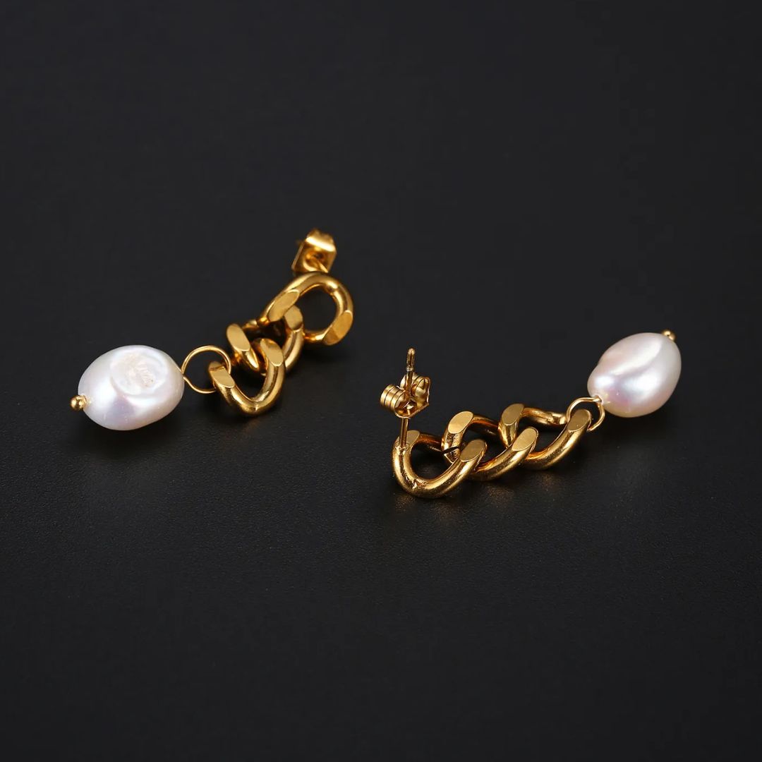 Ria freshwater pearl earrings