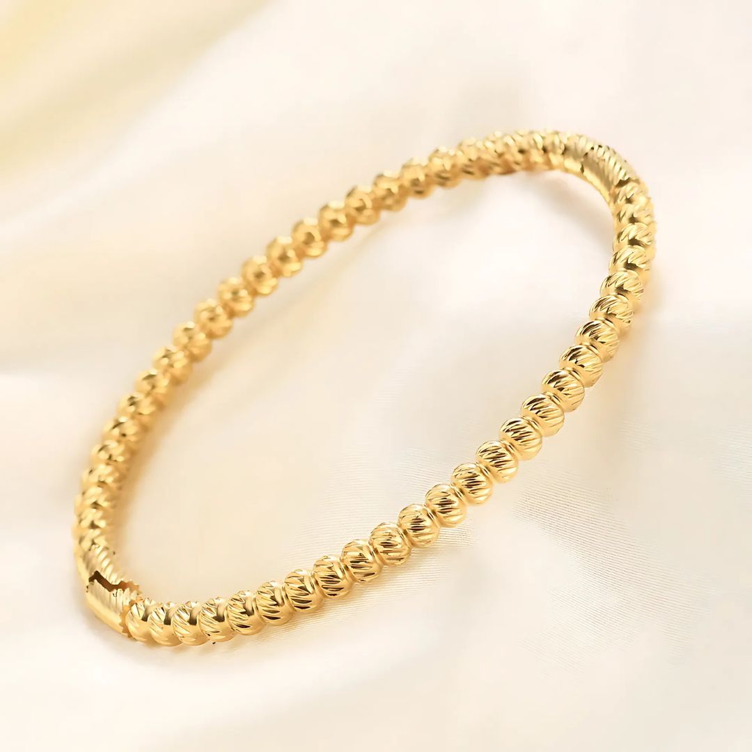 The Twist Bracelet in gold