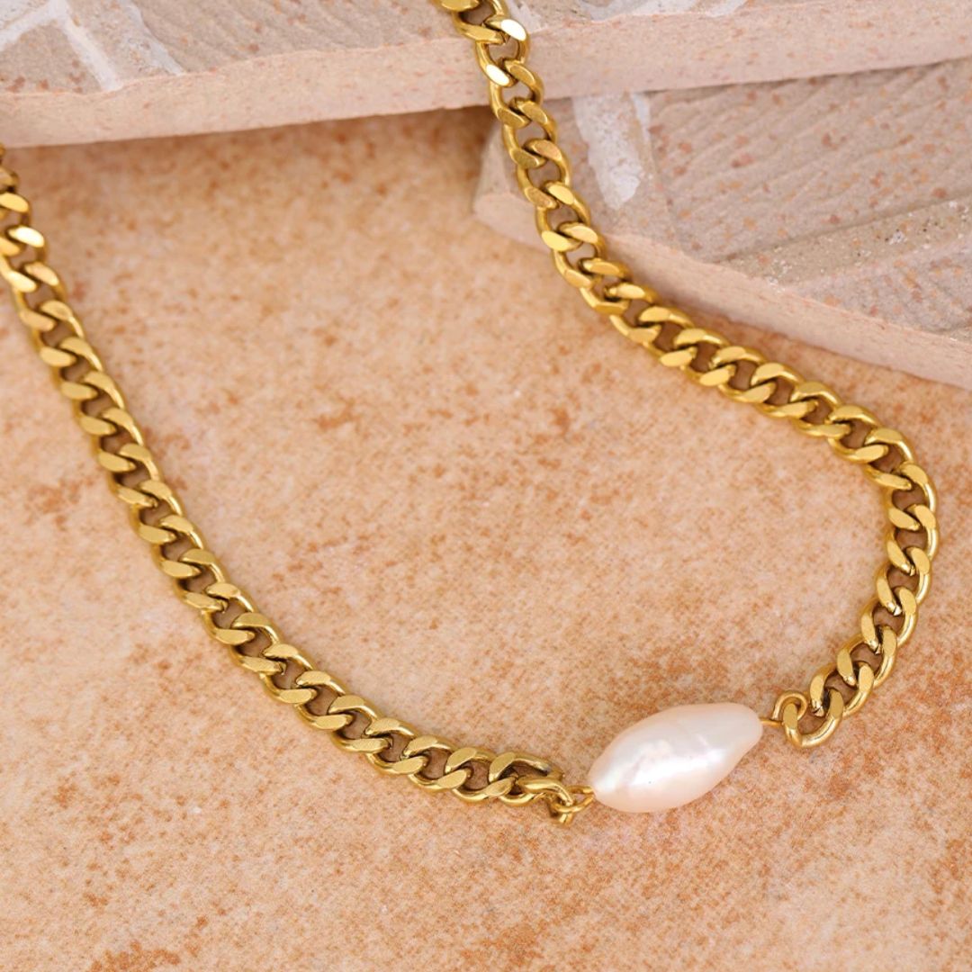 Lara Natural Pearl necklace