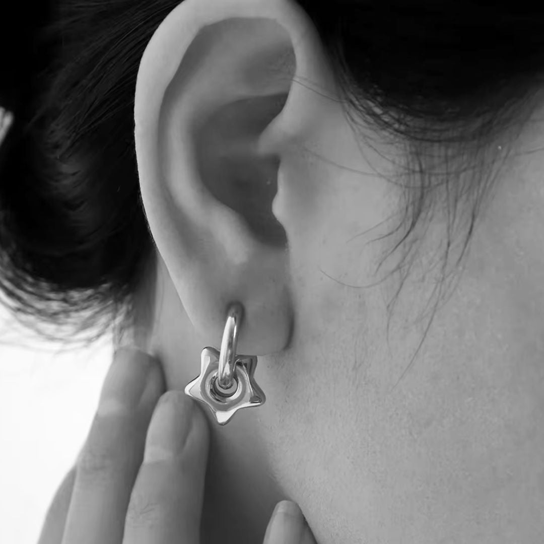 Puffy star earrings in silver